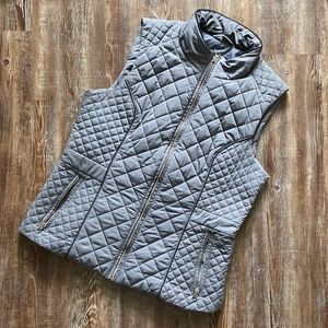 New York & Company Gray Quilted Sleeveless Fall Vest